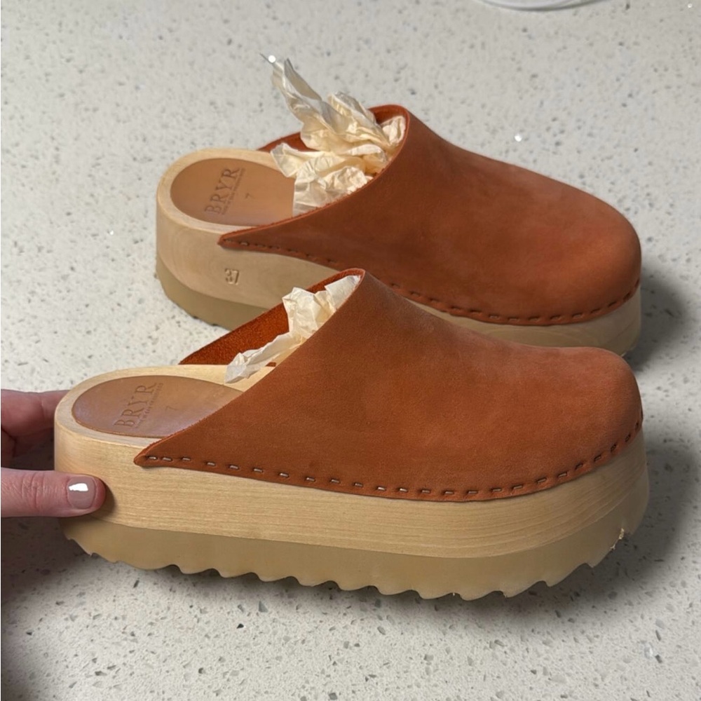 Bryr Clogs CHONK in Paprika. Size 7/37. Like New!